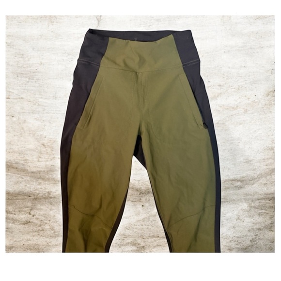 Athleta Headlands Hybrid High-rise
Cargo Leggings - Picture 8 of 10